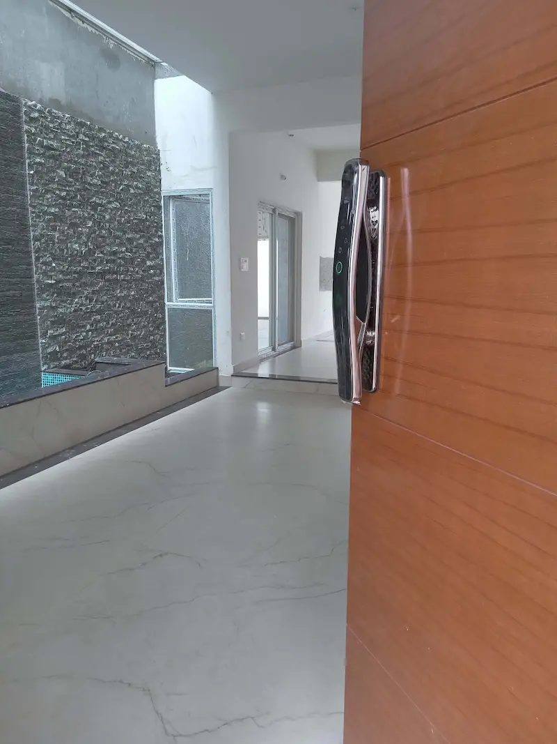 Main entrance and foyer of Lake Waters villa